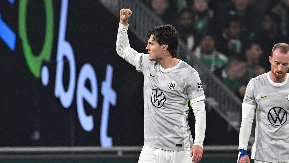 Brachte den VfL Wolfsburg in Front: Mattias Svanberg (l) Brachte den VfL Wolfsburg in Front: Mattias Svanberg (l)