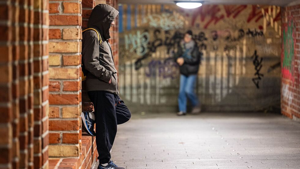 Frauen fühlen sich im öffentlichen Raum häufiger unsicher als Männer. 