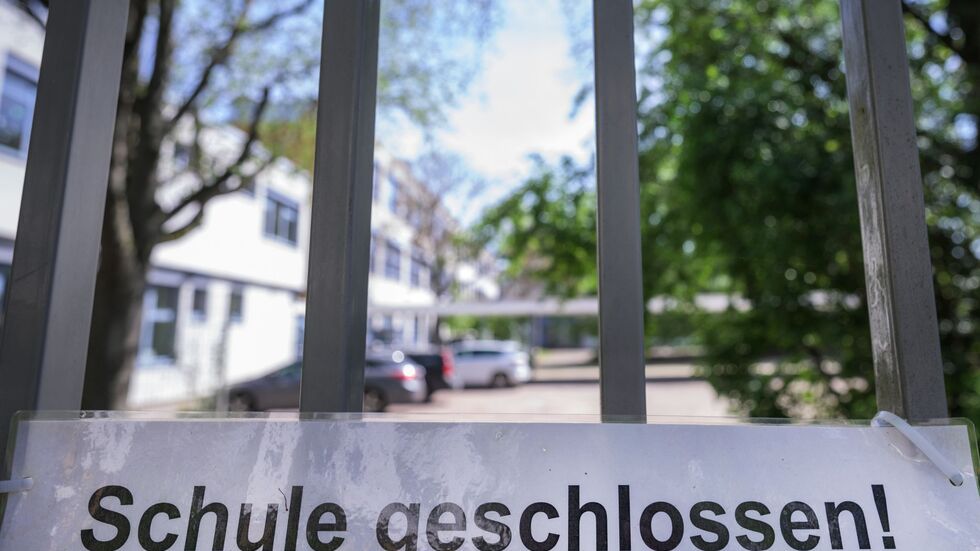 Im Frühjahr 2020 wurden erstmals Schulenschließungen zur Eindämmung der Corona-Pandemie angeordnet. Im Frühjahr 2020 wurden erstmals Schulenschließungen zur Eindämmung der Corona-Pandemie angeordnet.