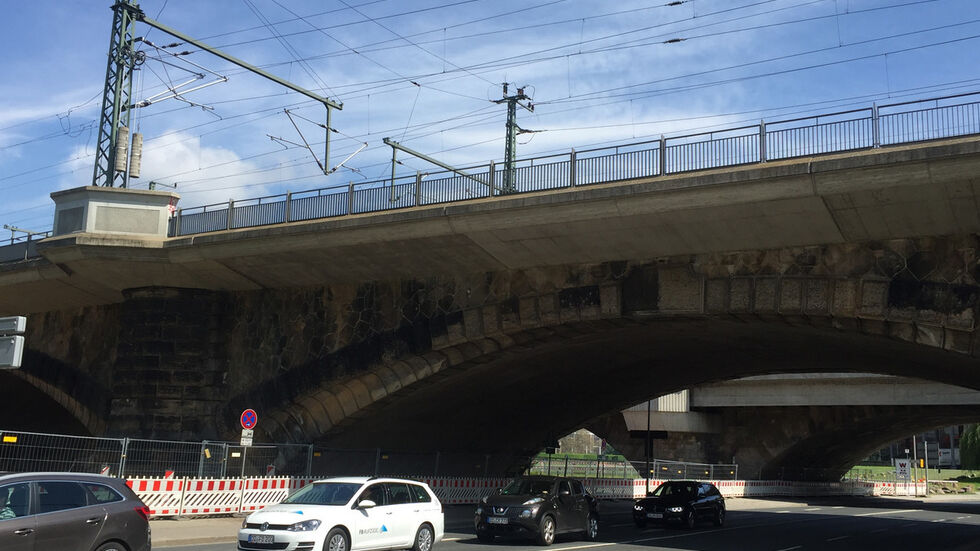 Der Parkplatz an der Marien­brücke wurde herge­richtet. Jetzt kostet Parken hier Geld. Der Parkplatz an der Marienbrücke wurde hergerichtet. Jetzt kostet Parken hier Geld.
