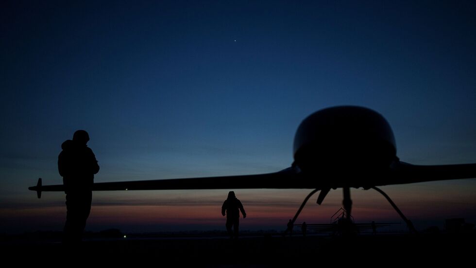 Die Ukraine greift in ihrem Abwehrkampf gegen Moskaus Angriffskrieg immer wieder russische Ziele mit eigenen Drohnen an. (Archivbild) Die Ukraine greift in ihrem Abwehrkampf gegen Moskaus Angriffskrieg immer wieder russische Ziele mit eigenen Drohnen an. (Archivbild)