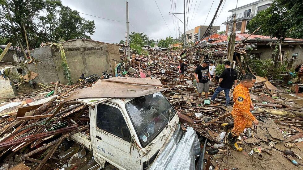 Zahlreiche Häuser lagen in Trümmern.