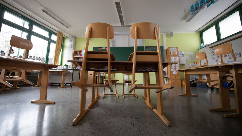 Leere Klasseinzimmer. Die 147. Grundschule hat lauf Kultusministerium auf Notbetrieb umgestellt.  Symbolbild Leere Klasseinzimmer. Die 147. Grundschule hat lauf Kultusministerium auf Notbetrieb umgestellt.  Symbolbild