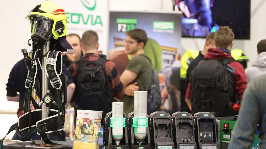 Neben der neuesten Ausrüstung...