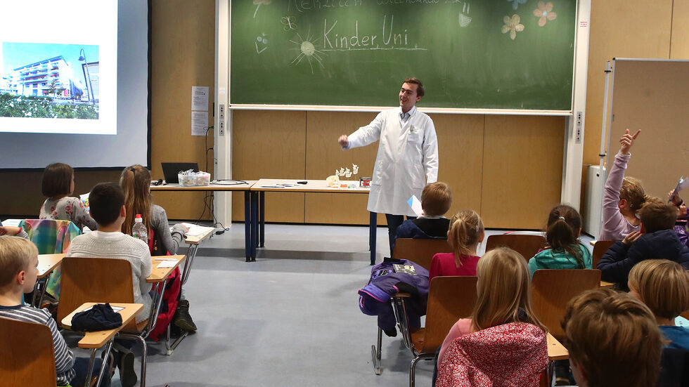 Die Kinder-Uni startet wieder: Nach zwei Jahren digital ist die Teilnahme wieder auch vor Ort möglich.