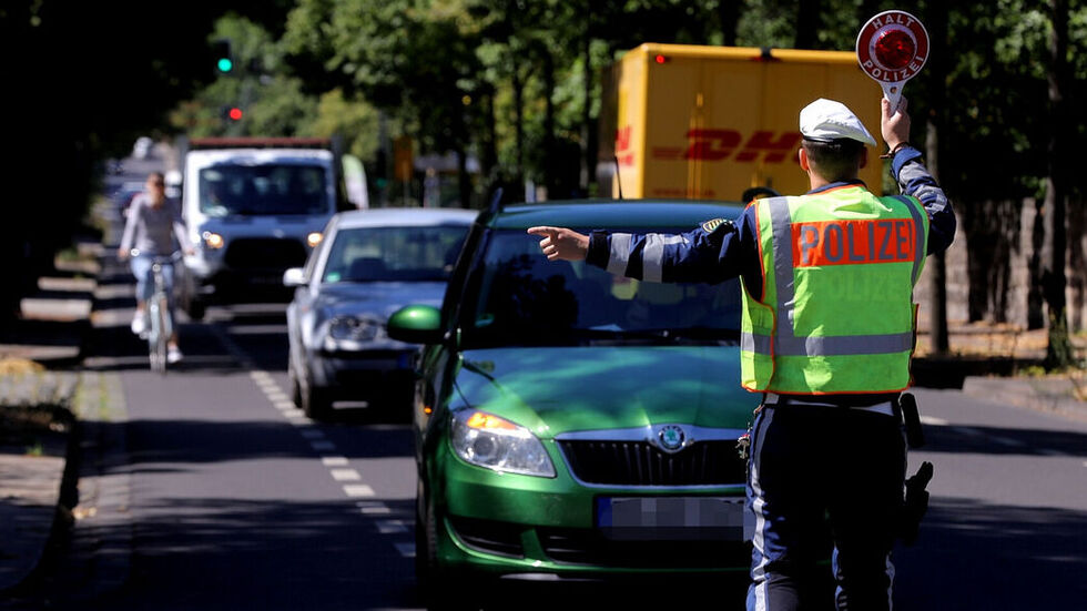 Die Dresdner Polizei setzt auf Hinweise der Bevölkerung für Verkehrskontrollen. (Archivbild)