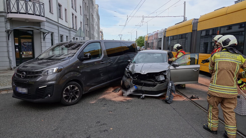 Auch ein Opel (l.) war beteiligt.
