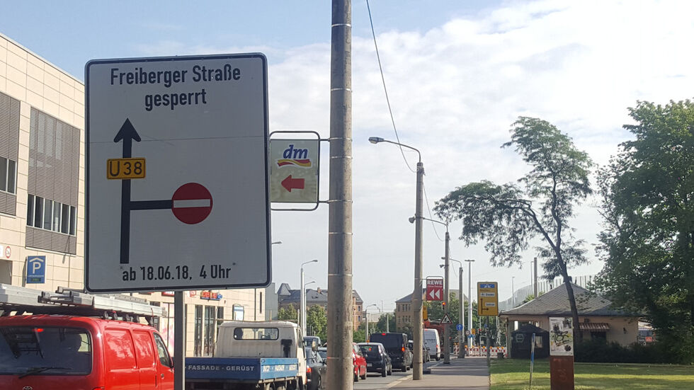 Umleitungsschild auf der Kesselsdorfer Straße, stadteinwärts (Foto: Redaktion)
