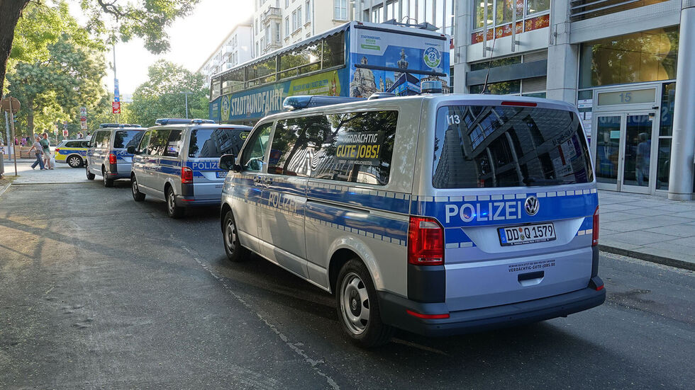 Auf der Prager Straße rückte die Polizei am Dienstag zum Großeinsatz aus.