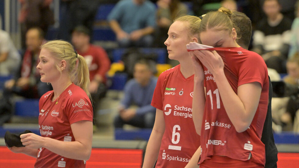 Den DSC-Volleyballerinnen ist die Enttäuschung über das Pokal-Aus ins Gesicht geschrieben 