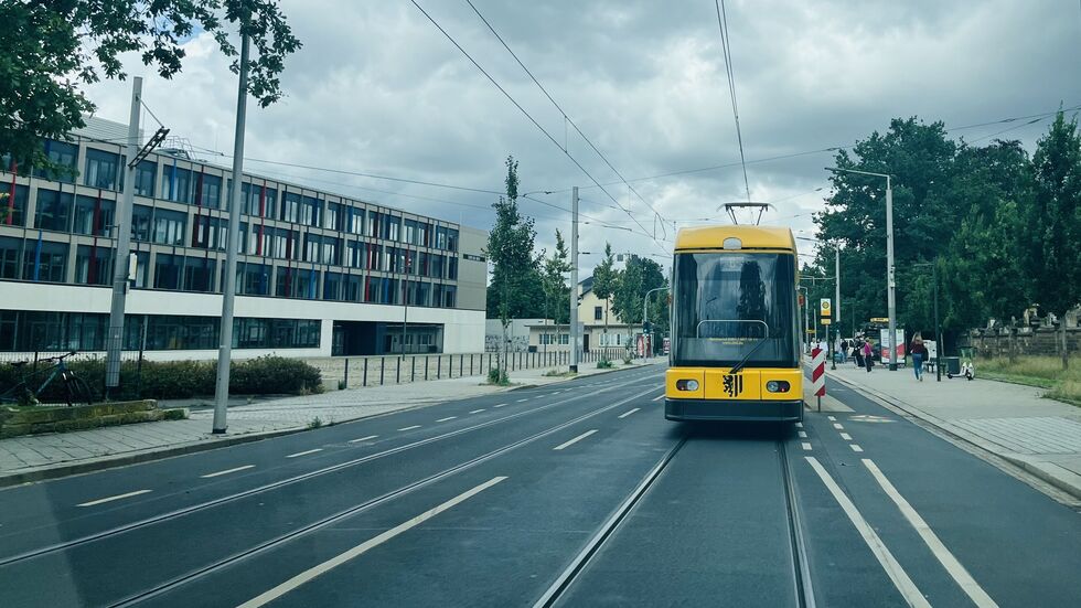 Bis zum Gymnasium Tolkewitz können die Stadtbahnwagen bereits verkehren, ab Mitte Dezember dann auch weiter Richtung Laubegast