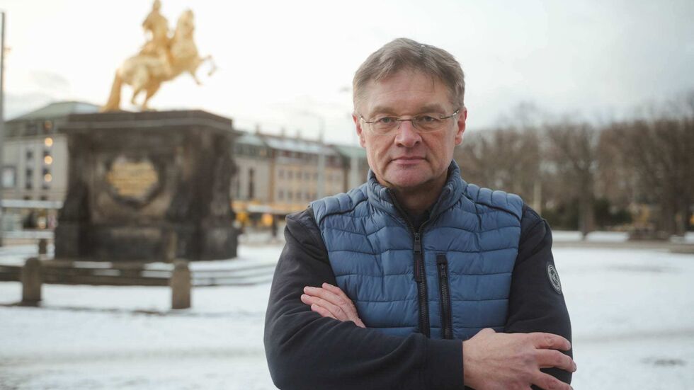 Holger Zastrow vor dem Goldenen Reiter. Mit seinem Austritt aus der FDP überraschte der 55-Jährige viele. Holger Zastrow vor dem Goldenen Reiter. Mit seinem Austritt aus der FDP überraschte der 55-Jährige viele.