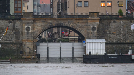 Die Dresdner Altstadt ist vor dem Anstieg der Elbe gewappnet.