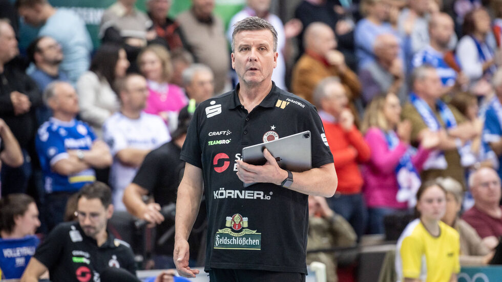 Die DSC Volleys von Trainer Alex Waibl müssen im Europacup die Segel streichen 