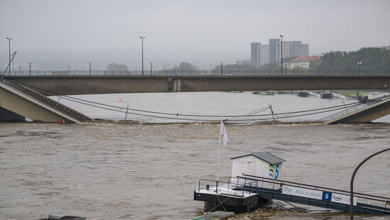 Die Carolabrücke am Montagnachmittag.
