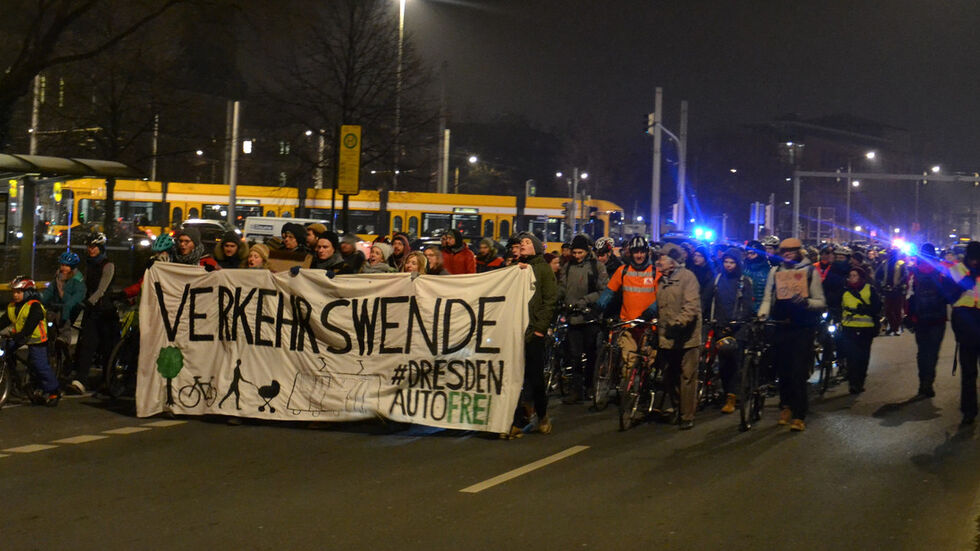 Im Januar gab es auch eine Demo auf der Albertstraße. Hintergrund war der Streit um sichere Radwege und die Streichung einer Fahrspur. (Foto: PR/Grüne Jugend Dresden)