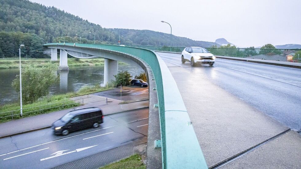 Die Brücke ist eine wichtige Verbindung in der Sächsischen Schweiz, jetzt ist sie gesperrt. Die Brücke ist eine wichtige Verbindung in der Sächsischen Schweiz, jetzt ist sie gesperrt.