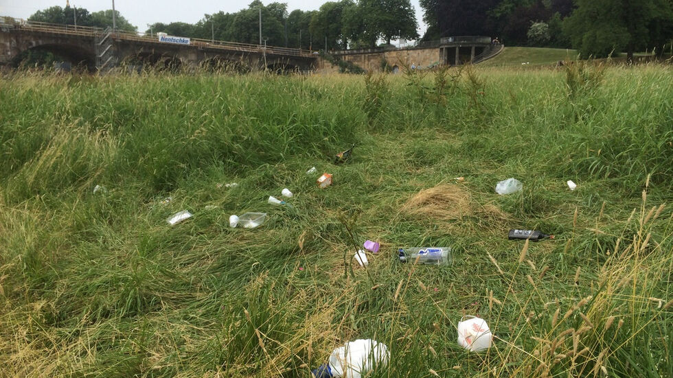 Weg mit dem Müll an den Elbwiesen! Unter dem Motto "An die Säcke, fertig? Los!" startet wieder die diesjährige Putzsaison in Dresden. (Archivbild)