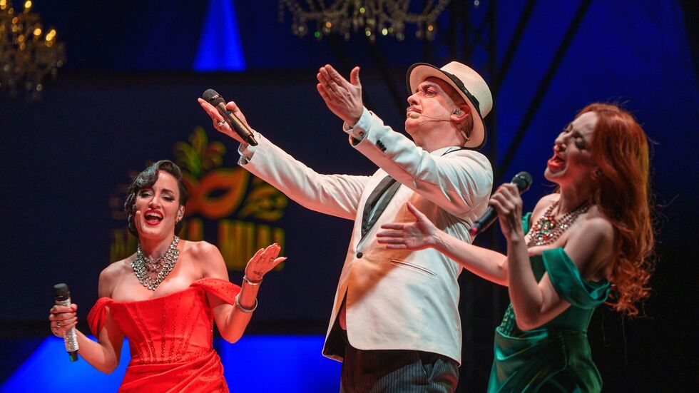 Mit voller Leidenschaft: Der Pate bei der Premiere der Show.