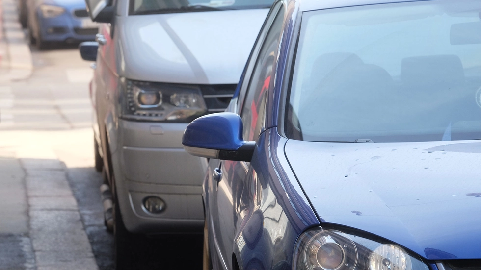 Das Anwohnerparken in Sachsens Landeshauptstadt soll teurer werden. (Symbolbild)