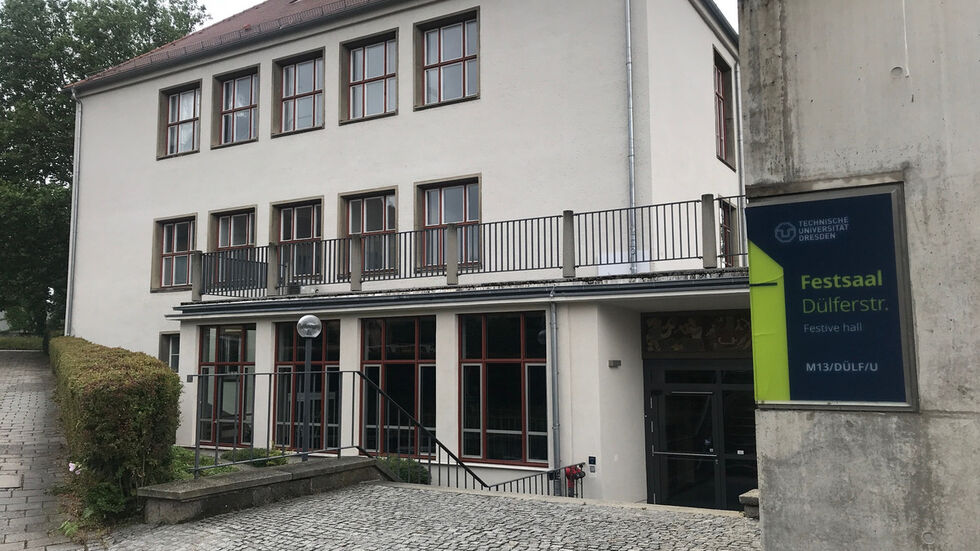 Im Festsaal Dülferstraße der TU wird am Freitagnachmittag mit Spannung die Entscheidung erwartet. Foto: Rocco Reichel Im Festsaal Dülferstraße der TU wird am Freitagnachmittag mit Spannung die Entscheidung erwartet. Foto: Rocco Reichel