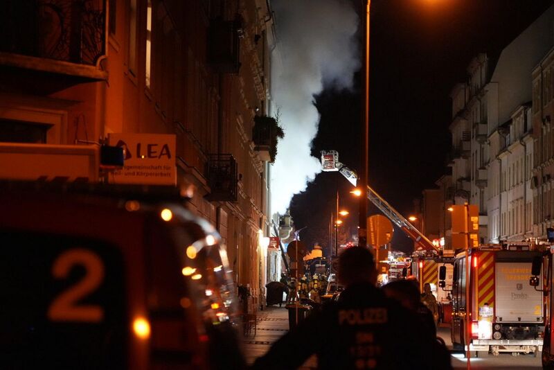 Die Feuerwehr am späten Abend vor Ort.