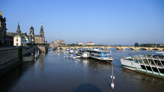 Auch am Terrassenufer ist kein Durchkommen möglich.