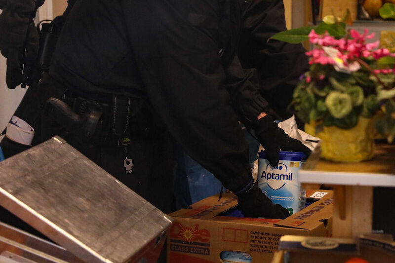 Insbesondere Babynahrung wurde offenbar weiterverkauft. (Foto: T. Plunert)