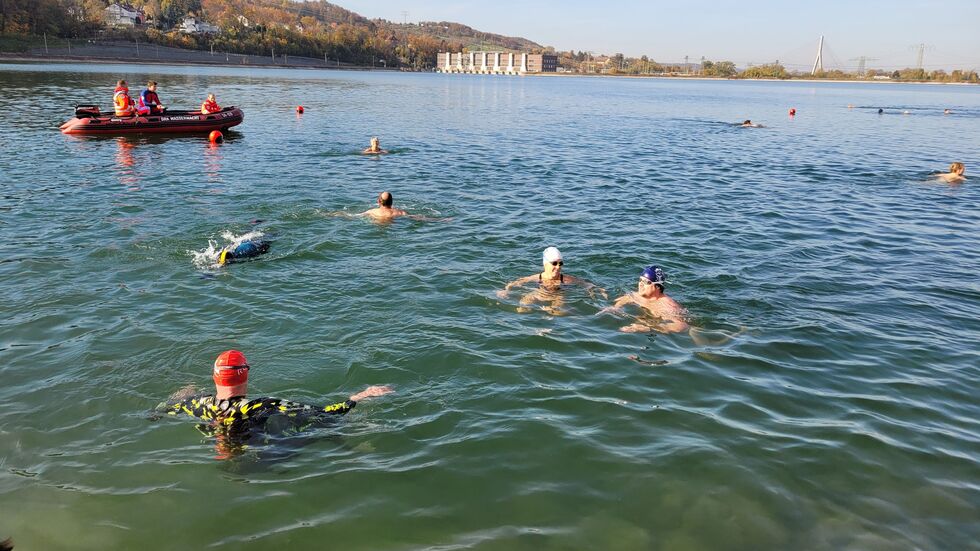 11 bis 13 Uhr sind Besucher zum Herbstschwimmen ins Stauseebad Cossebaude geladen 