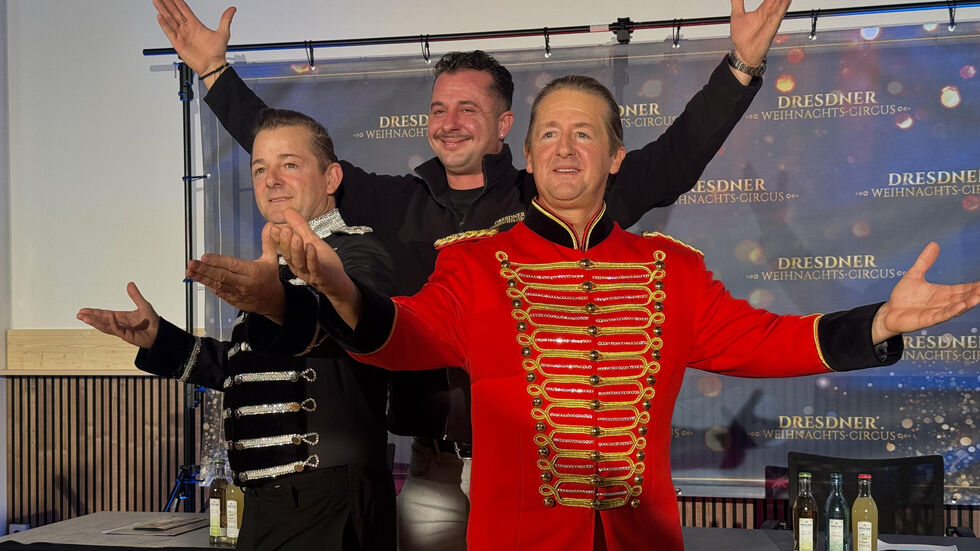 Die Zirkusdirektoren William, Leonard und Sascha Köllner wollen die Welt nach Dresden holen.