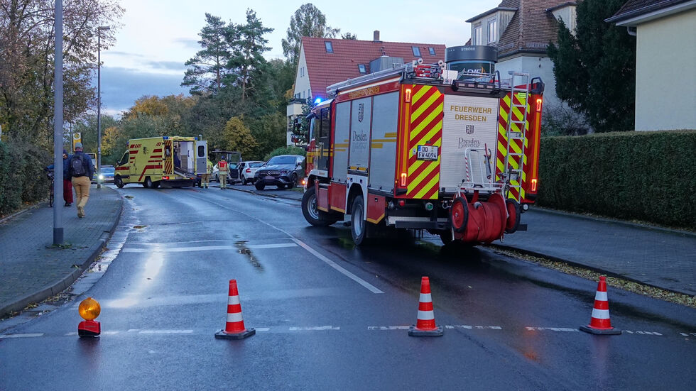 Die Einsatzkräfte vor Ort. Die Einsatzkräfte vor Ort.