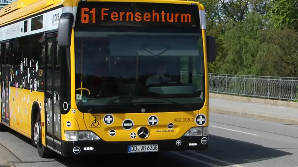 Auch die Linie 61 hält am Ullersdorfer Platz.