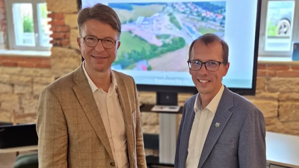 Prof. Uwe Platzbecker (l.), Medizinischer Vorstand am Uniklinikum Dresden, und der Bannewitzer Bürgermeister Heiko Wersig Prof. Uwe Platzbecker (l.), Medizinischer Vorstand am Uniklinikum Dresden, und der Bannewitzer Bürgermeister Heiko Wersig