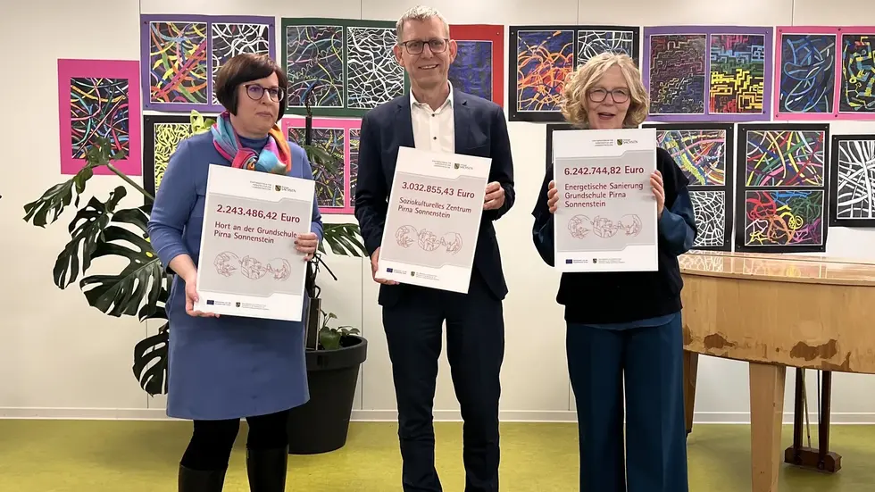 (v. l.) Die Schulleiterin der Grundschule Pirna-Sonnenstein Tessa Jürgen, der Bürgermeister der Stadt Pirna Markus Dreßler sowie Staatsministerin für Infrastruktur Regina Kraushaar.