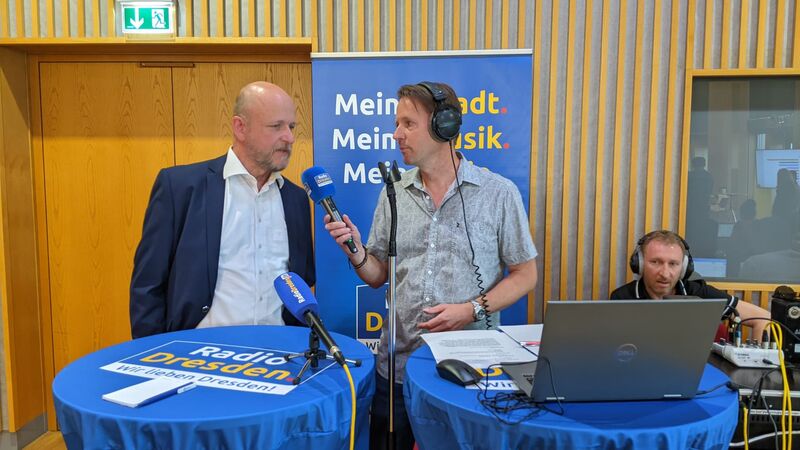 Wahlleiter Markus Blocher im Gespräch mit unserem Reporter Matthias Gabler