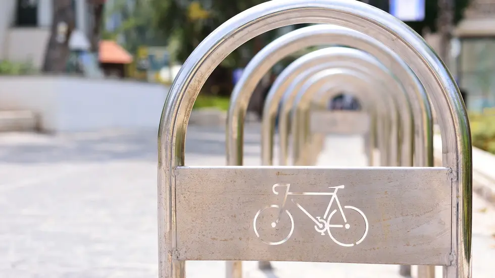 In der Dresdner Neustadt soll es mehr Fahrradbügel geben. (Symbolbild)