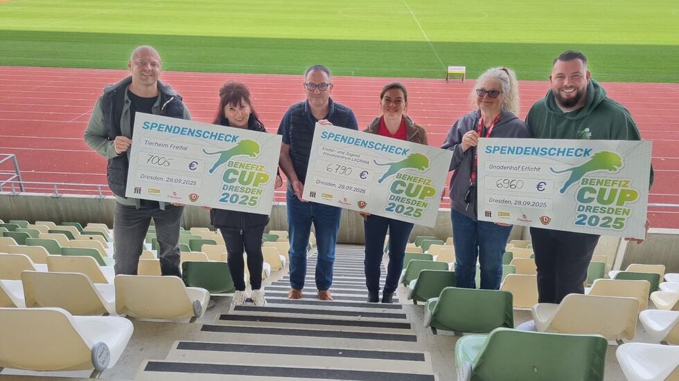 Bei der Spendenübergabe war auch Sportbürgermeister Jan Donhauser dabei