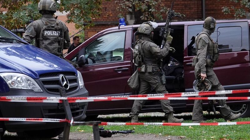 Der Einsatzort wird abgesperrt.