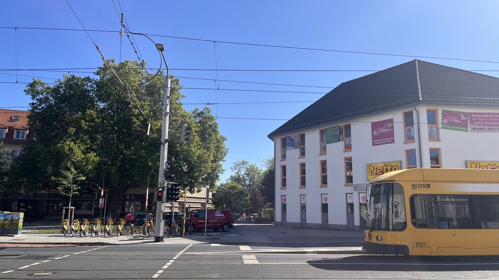 Von S-Bahn über Bus bis hin zur Straßenbahn: Fahrgäste müssen wieder tiefer in die Tasche greifen. Von S-Bahn über Bus bis hin zur Straßenbahn: Fahrgäste müssen wieder tiefer in die Tasche greifen.