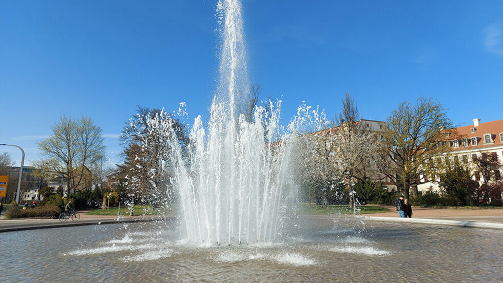 Sonst sprudelt die Fontäne auf dem Palaisplatz - nun muss für drei Wochen pausiert werden.