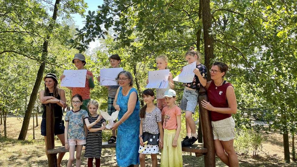 Umweltbürgermeisterin Eva Jähnigen im Gespräch mit den Kindern der 147. Grundschule Umweltbürgermeisterin Eva Jähnigen im Gespräch mit den Kindern der 147. Grundschule
