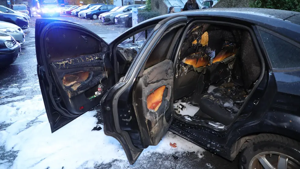 Der Wagen fackelte ab, verletzt wurde niemand.