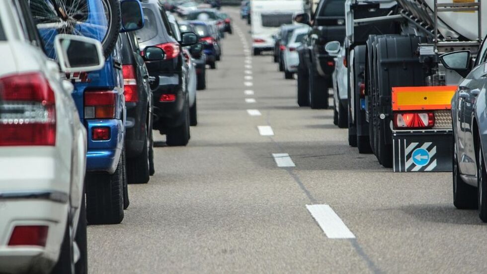 Auf der Grundstraße in Loschwitz kann es ab Montag länger dauern. (Symbolbild)