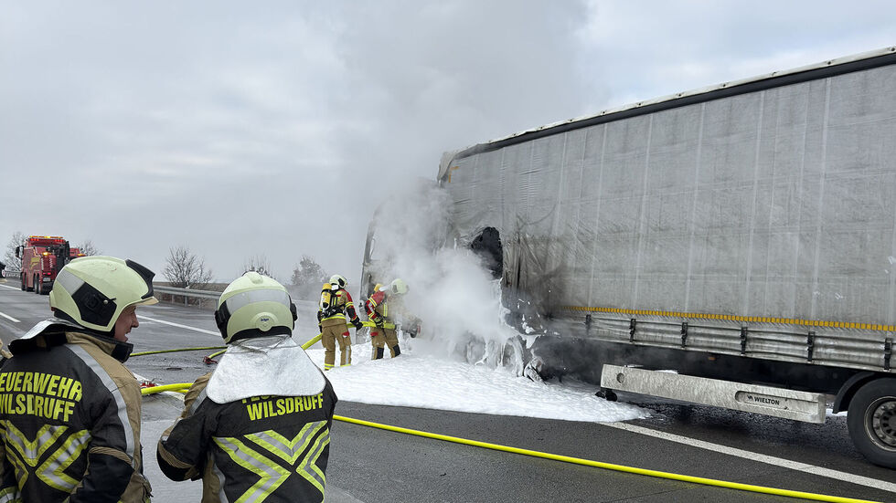Der Verkehr staut sich zwischen den Anschlussstellen Wilsdruff und Nossen kilometerweit