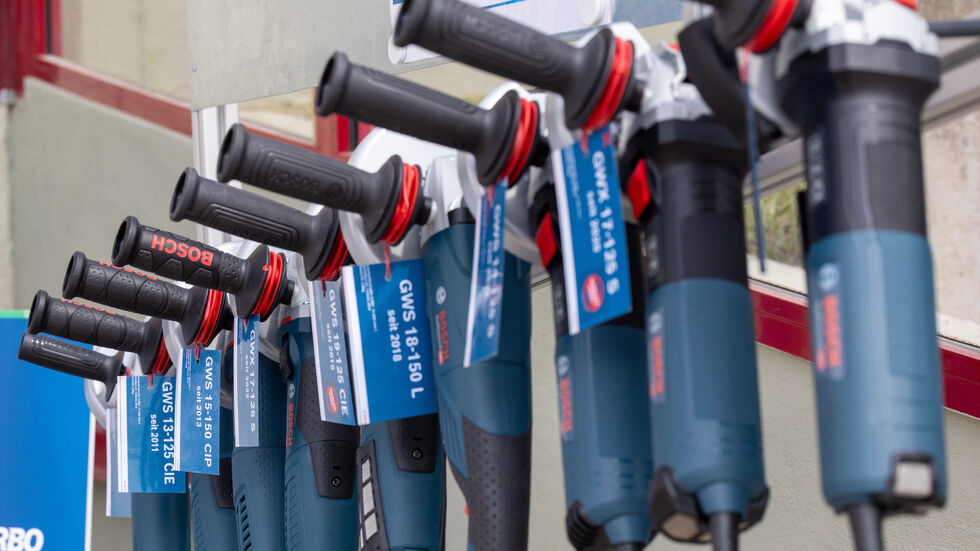 Bosch Netz-Winkelschleifer an einem Präsentationsstand