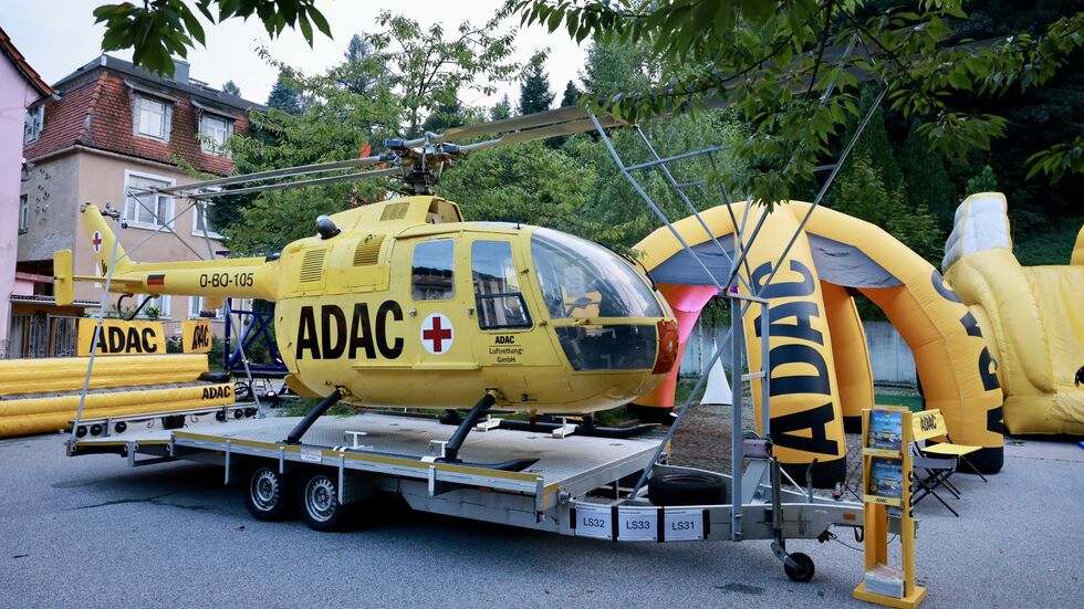 Der ADAC-Hubschrauber kann von innen und außen bestaunt werden