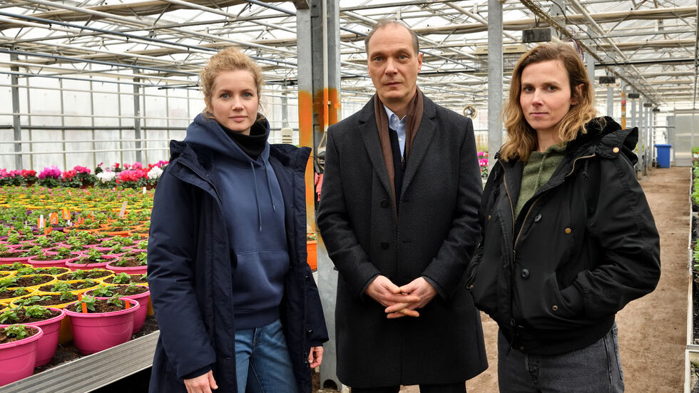 Das aktuelle Ermittler-Team vom "Tatort" Dresden beim Dreh zur 15. Folge "Der unsichtbare Tod" (v.l. Cornelia Gröschel, Martin Brambach, Karin Hanczewski) Das aktuelle Ermittler-Team vom "Tatort" Dresden beim Dreh zur 15. Folge "Der unsichtbare Tod" (v.l. Cornelia Gröschel, Martin Brambach, Karin Hanczewski)