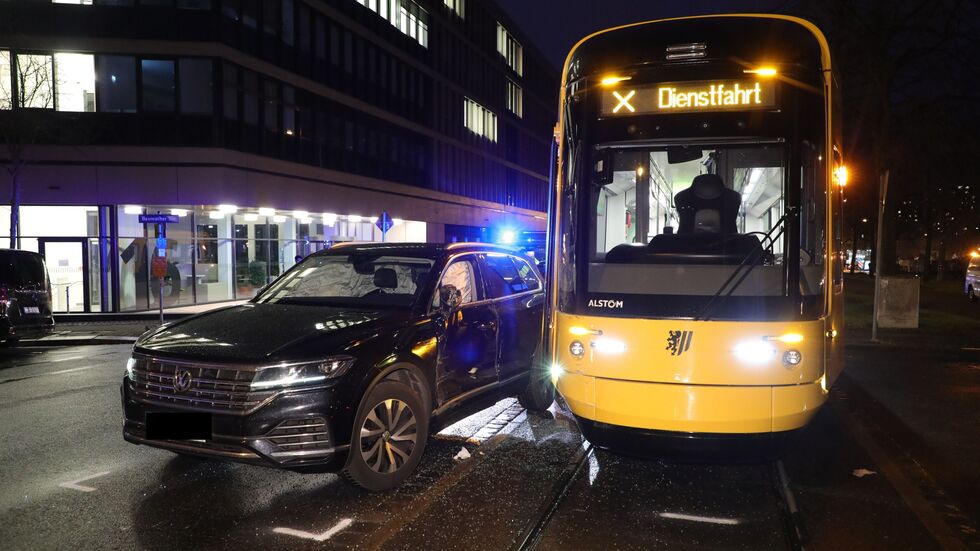 Bei dem Unfall wurden beide Fahrzeuge beschädigt, Personen wurden nicht verletzt