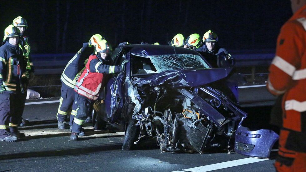 Der Polo-Fahrer (50) wurde bei dem Unfall verletzt und in ein Krankenhaus gebracht