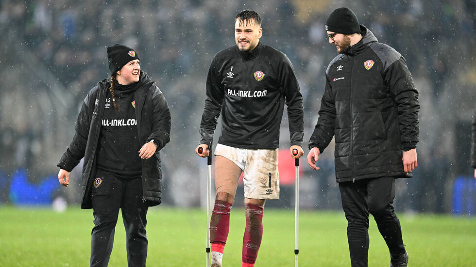 Dynamo-Keeper Stefan Drljaca nach seiner Auswechslung in Bielefeld Dynamo-Keeper Stefan Drljaca nach seiner Auswechslung in Bielefeld